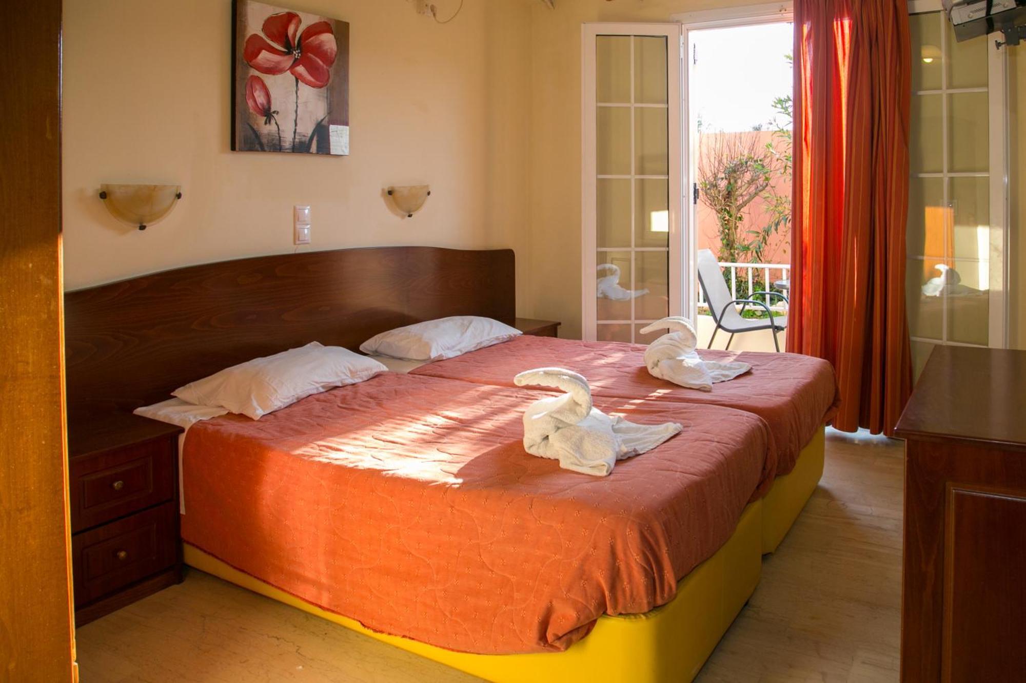 Kouros & By Hotelius Apartment *